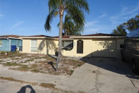 House in Holiday, Florida 3 bedrooms, 129.41 sq.m. № 2115810 - photo 2