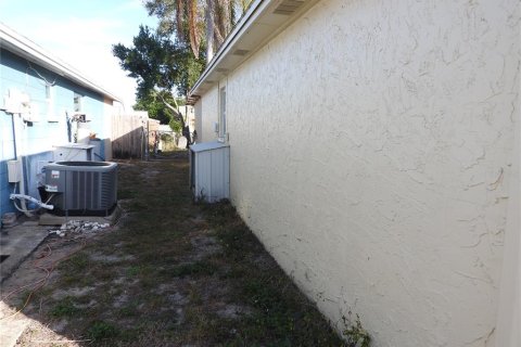 House in Holiday, Florida 3 bedrooms, 129.41 sq.m. № 2115810 - photo 4
