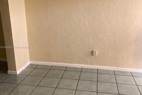 Apartment in Miami, Florida 2 bedrooms, 532.14 sq.m. № 2170762 - photo 8
