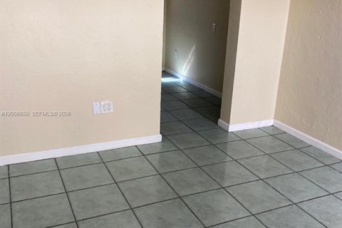 Apartment in Miami, Florida 2 bedrooms, 532.14 sq.m. № 2170762 - photo 7