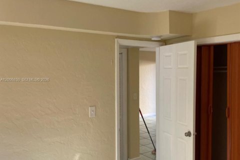 Apartment in Miami, Florida 2 bedrooms, 532.14 sq.m. № 2170762 - photo 3