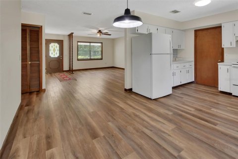 House in DeLand, Florida 3 bedrooms, 118.45 sq.m. № 1880579 - photo 10