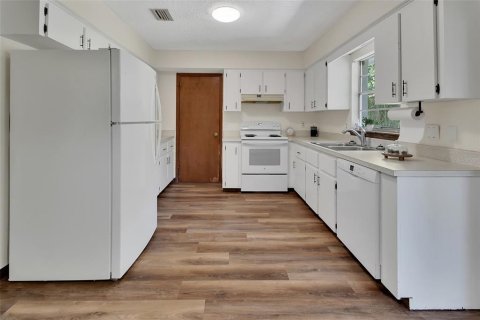 House in DeLand, Florida 3 bedrooms, 118.45 sq.m. № 1880579 - photo 6
