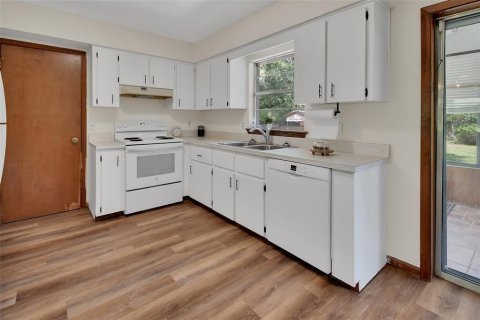 House in DeLand, Florida 3 bedrooms, 118.45 sq.m. № 1880579 - photo 8
