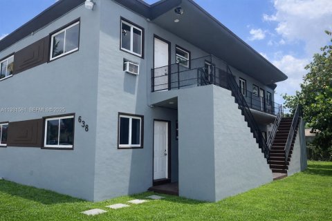 Снять в аренду виллу или дом в Майами, Флорида 2 спальни, 366.59м2, № 1990940 - фото 5