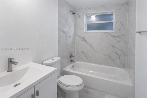 Снять в аренду виллу или дом в Майами, Флорида 2 спальни, 366.59м2, № 1990940 - фото 3