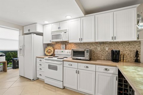 Condo in Fort Lauderdale, Florida, 2 bedrooms  № 2361621 - photo 10