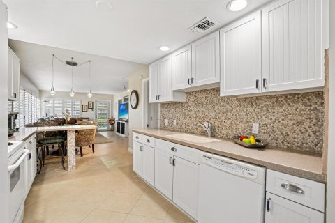Condo in Fort Lauderdale, Florida, 2 bedrooms  № 2361621 - photo 11