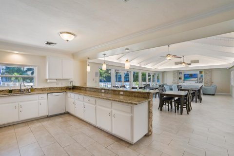 Condo in Fort Lauderdale, Florida, 2 bedrooms  № 2361621 - photo 19