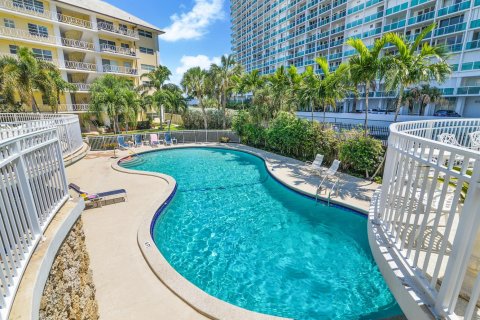Condo in Fort Lauderdale, Florida, 2 bedrooms  № 2361621 - photo 22