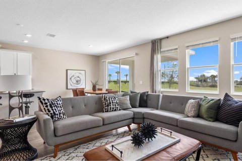 House in Clermont, Florida 5 bedrooms, 309.55 sq.m. № 1906927 - photo 6