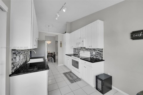 Купить виллу или дом в Бока-Ратон, Флорида 3 спальни, 152.27м2, № 1986300 - фото 18