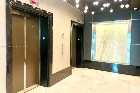 Condominio en venta en Miami, Florida, 1 dormitorio, 59.36 m2 № 2003690 - foto 8
