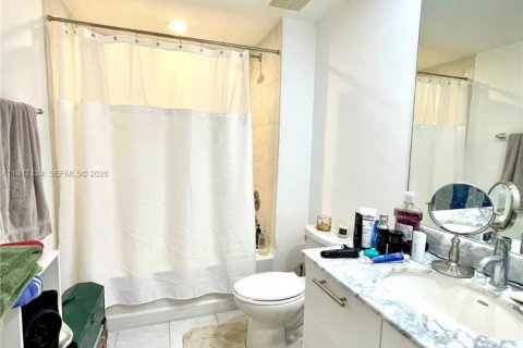 Condominio en venta en Miami, Florida, 1 dormitorio, 59.36 m2 № 2003690 - foto 19