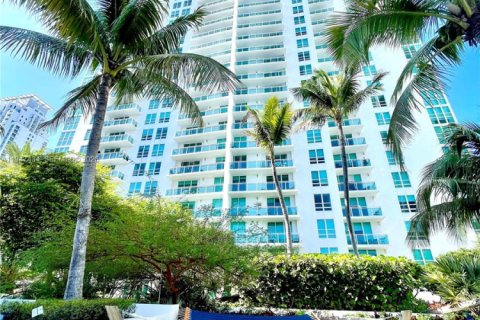 Condominio en venta en Miami, Florida, 1 dormitorio, 59.36 m2 № 2003690 - foto 23