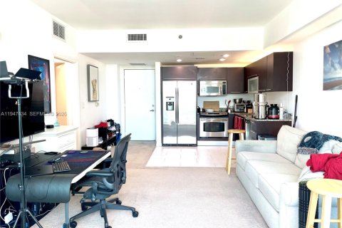 Condominio en venta en Miami, Florida, 1 dormitorio, 59.36 m2 № 2003690 - foto 13