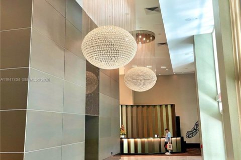 Condominio en venta en Miami, Florida, 1 dormitorio, 59.36 m2 № 2003690 - foto 3