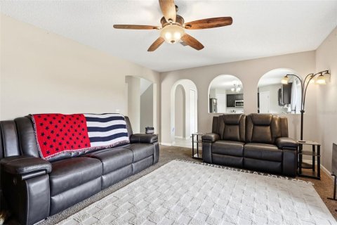 Casa en venta en Deltona, Florida, 4 dormitorios, 204.48 m2 № 2195560 - foto 16