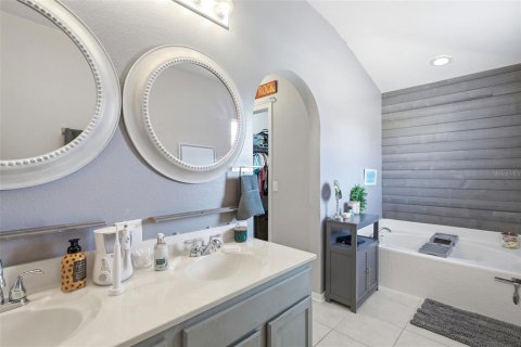 Casa en venta en Deltona, Florida, 4 dormitorios, 204.48 m2 № 2195560 - foto 27