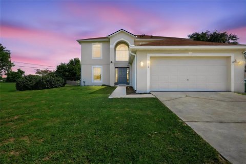 Casa en Deltona, Florida 4 dormitorios, 204.48 m2 № 2195560