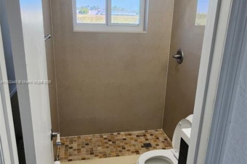 Снять в аренду виллу или дом в Хомстед, Флорида 3 спальни, 94.02м2, № 1976998 - фото 4