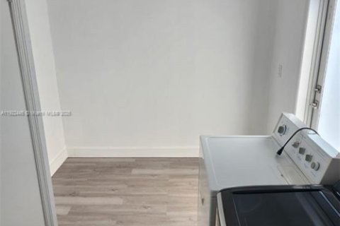 Снять в аренду виллу или дом в Хомстед, Флорида 3 спальни, 94.02м2, № 1976998 - фото 6