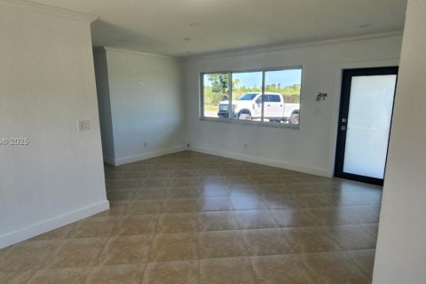 Снять в аренду виллу или дом в Хомстед, Флорида 3 спальни, 94.02м2, № 1976998 - фото 11