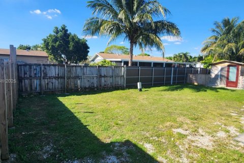 Снять в аренду виллу или дом в Хомстед, Флорида 3 спальни, 94.02м2, № 1976998 - фото 9