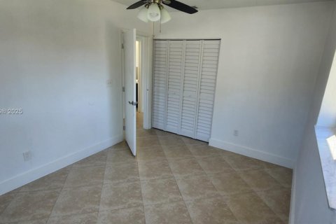 Снять в аренду виллу или дом в Хомстед, Флорида 3 спальни, 94.02м2, № 1976998 - фото 10