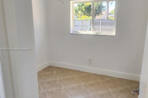 Снять в аренду виллу или дом в Хомстед, Флорида 3 спальни, 94.02м2, № 1976998 - фото 5