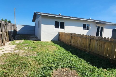 Снять в аренду виллу или дом в Хомстед, Флорида 3 спальни, 94.02м2, № 1976998 - фото 13