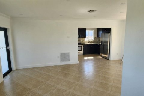 Снять в аренду виллу или дом в Хомстед, Флорида 3 спальни, 94.02м2, № 1976998 - фото 7