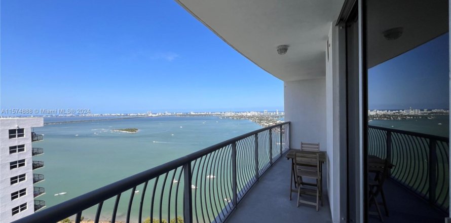 Condominio en Miami, Florida, 1 dormitorio № 1867975
