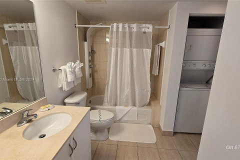 Condominio en venta en Miami, Florida, 1 dormitorio, 73.49 m2 № 1867975 - foto 12
