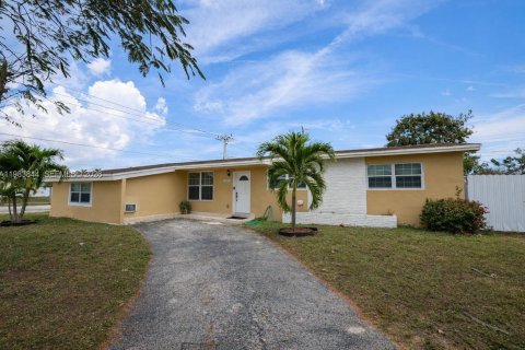 Casa en alquiler en Miami, Florida, 3 dormitorios, 166.67 m2 № 2045778 - foto 12