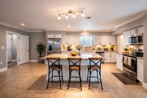 Casa en Miami, Florida 3 dormitorios, 166.67 m2 № 2045778