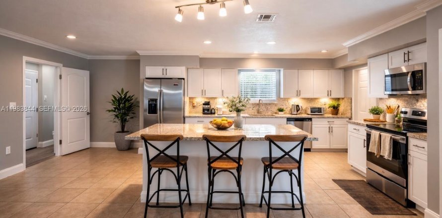 Casa en Miami, Florida 3 dormitorios, 166.67 m2 № 2045778