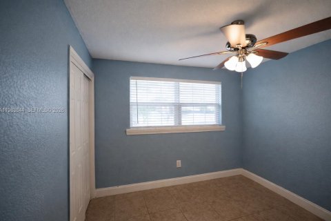 Casa en alquiler en Miami, Florida, 3 dormitorios, 166.67 m2 № 2045778 - foto 7