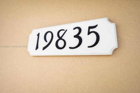 Casa en alquiler en Miami, Florida, 3 dormitorios, 166.67 m2 № 2045778 - foto 13