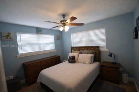 Casa en alquiler en Miami, Florida, 3 dormitorios, 166.67 m2 № 2045778 - foto 6