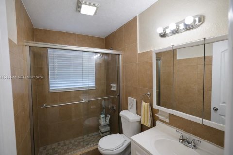 Casa en alquiler en Miami, Florida, 3 dormitorios, 166.67 m2 № 2045778 - foto 8
