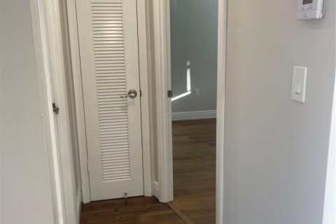 Condo in Sunrise, Florida, 2 bedrooms  № 1024629 - photo 1