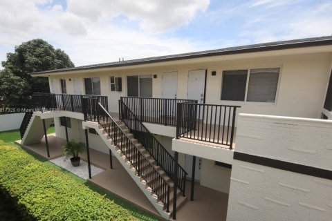 Propiedad comercial en venta en Miami, Florida, 350.06 m2 № 1772617 - foto 1