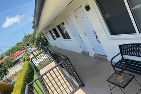 Propiedad comercial en venta en Miami, Florida, 350.06 m2 № 1772617 - foto 4
