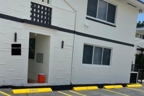 Propiedad comercial en venta en Miami, Florida, 350.06 m2 № 1772617 - foto 3