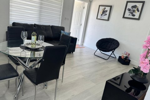 Propiedad comercial en venta en Miami, Florida, 350.06 m2 № 1772617 - foto 11
