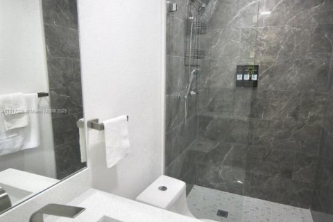 Propiedad comercial en venta en Miami, Florida, 350.06 m2 № 1772617 - foto 14