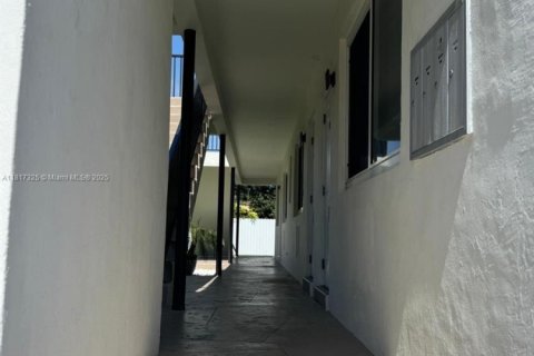 Propiedad comercial en venta en Miami, Florida, 350.06 m2 № 1772617 - foto 12