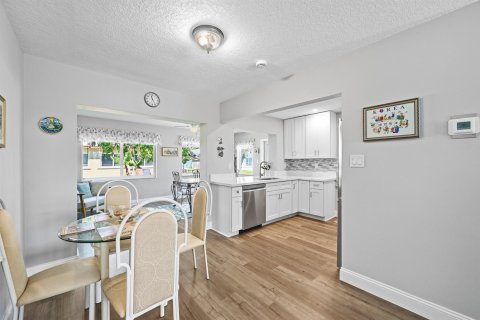 House in Tamarac, Florida 2 bedrooms, 100.52 sq.m. № 2245738 - photo 5