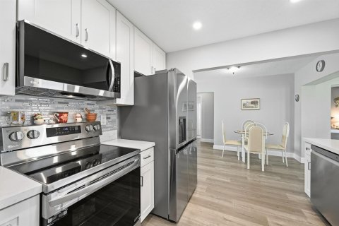 House in Tamarac, Florida 2 bedrooms, 100.52 sq.m. № 2245738 - photo 9